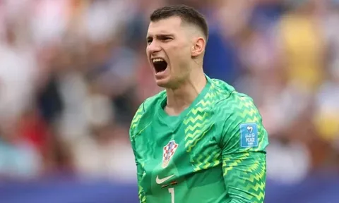 Mua sớm Livakovic, Barca dọn đường thay Szczesny