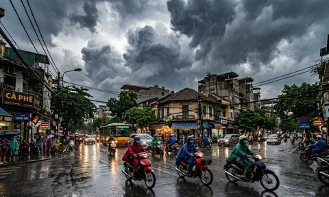 Áp thấp nhiệt đới sắp mạnh lên thành bão, Hà Nội mưa lớn diện rộng