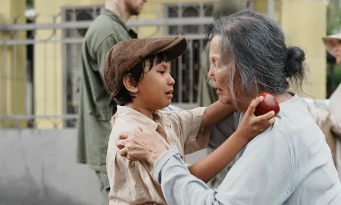 Kiều Chinh kể chuyện tình bà cháu trong “Mãi Nợ Một Lời Tạm Biệt”, phim chính thức được gắn nhãn K