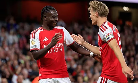 Arsenal thắng áp đảo Coventry City ngày ra quân Ngoại hạng Anh