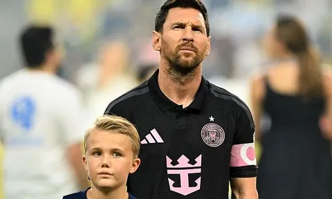 Lionel Messi nhận án phạt vì đánh vào gáy đối thủ