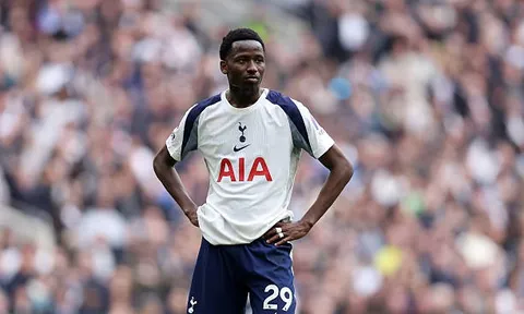Tottenham đàm phán bán Pape Matar Sarr cho Galatasaray