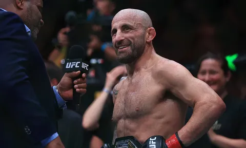 Alexander Volkanovski để ngỏ khả năng giải nghệ nếu mọi chuyện tồi tệ trước Movsar Evloev tại UFC 333
