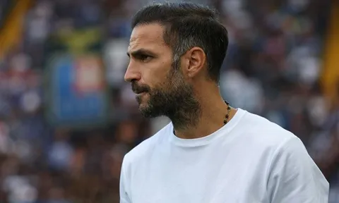 Como hòa Udinese, Fabregas công khai thích Moise Kean