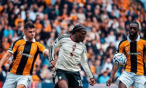 Carrick bảo vệ Dorgu sau trận thua Hull City