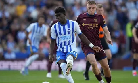 Thua Hull City, Carrick lên tiếng về thương vụ Baleba