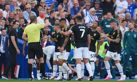 Lindelof phản lưới nhà, Brighton hủy diệt Aston Villa