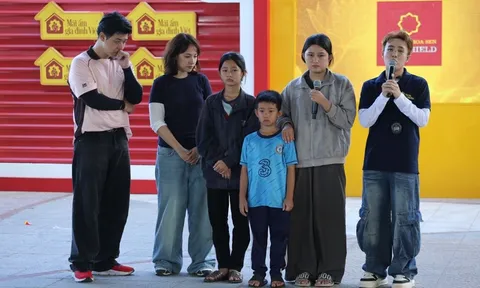 Huỳnh Lập xót xa trước cô gái 19 tuổi gác giấc mơ đại học, một mình chăm hai em sau khi mẹ qua đời