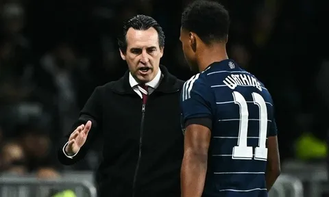 Unai Emery đáp trả ẩn ý về sự vắng mặt của Ollie Watkins