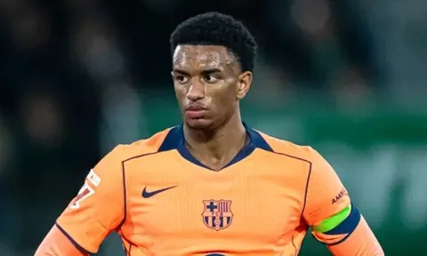 Sự thật vụ Alejandro Balde rời Barca để cập bến Man United