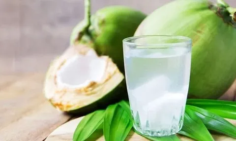4 kiểu người kiêng kỵ uống nước dừa
