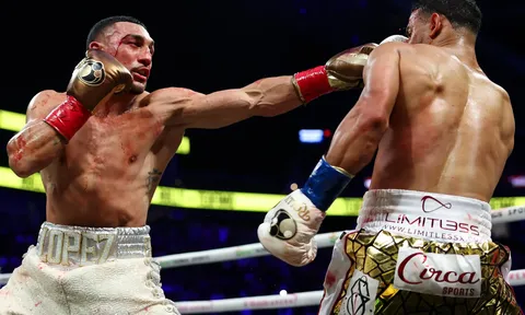 Teofimo Lopez nhọc nhằn vượt qua Rolly Romero, chinh phục ngôi vương thế giới ở 3 hạng cân