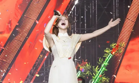Hương Tràm khoe giọng ca miền Tây nội lực tại concert quốc gia