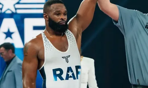 Màn lội ngược dòng ngoạn mục của Tyron Woodley trước Joaquin Buckley tại RAF 12