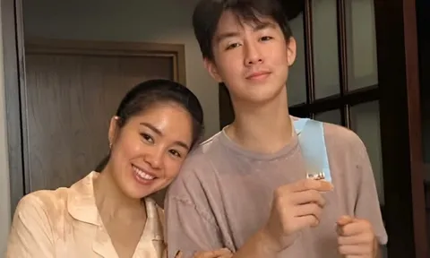 Con trai Lê Phương học lớp 9 đã cao lớn hơn mẹ gần cái đầu, lại tinh tế khiến bố Trung Kiên "được nhờ"