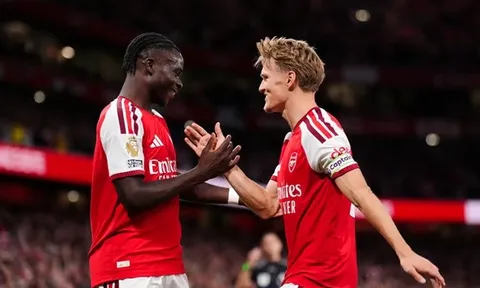 Man City và Liverpool chậm chân giúp Arsenal tạo ra thế thống trị