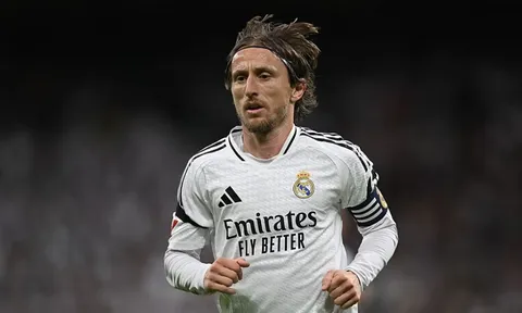 Ngày này năm xưa: Cú bẻ lái lịch sử đưa Modric trở thành tiền vệ vĩ đại nhất Real