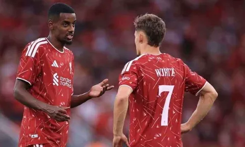Carragher dự báo Liverpool sẽ trả giá vì mua sắm sai lầm