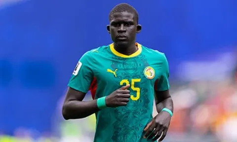 MU được khuyên từ bỏ Balde để chiêu mộ Diouf