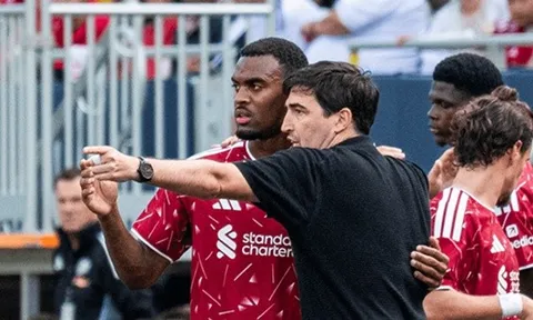 Mua số 6 hay siết kỷ luật, bài toán cân não của HLV Iraola ở Liverpool