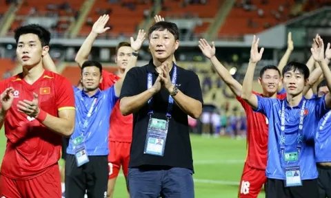 HLV Kim Sang-sik đứng trước cột mốc lịch sử ở chung kết ASEAN Cup 2026