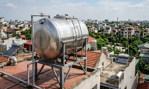 Cảnh báo quan trọng với các gia đình đang để bồn nước trên mái nhà