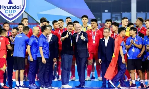 Kim Sang Sik từ tội đồ ở Hàn Quốc đến vua bóng đá tại Việt Nam