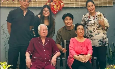 NSND Hồng Vân đón lễ Vu Lan bên bố mẹ ruột là cặp đôi Viện trưởng - Kỹ sư Hóa học, tuổi U90 vẫn minh mẫn
