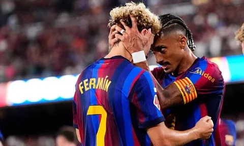 Raphinha lừa bóng qua Simon, Barca giành chiến thắng thứ 2 tại La Liga