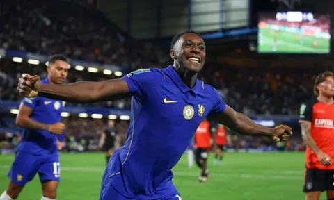 Danny Welbeck nổ súng đưa Chelsea vào vòng 3 Carabao Cup