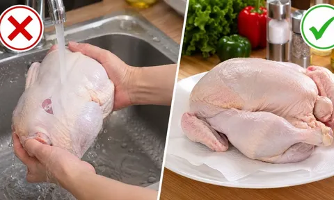Nhiều người đang rửa thịt gà sai cách