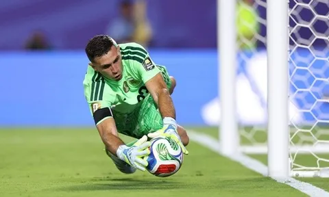 Chelsea chấm dứt nỗi lo khung gỗ bằng thương vụ Emiliano Martinez