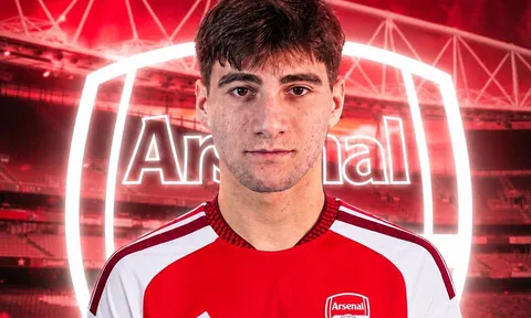 Arsenal vượt mặt Liverpool đón thần đồng 17 tuổi
