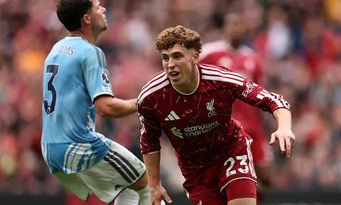 Tân binh Munoz tỏa sáng giải cứu Liverpool trước Forest