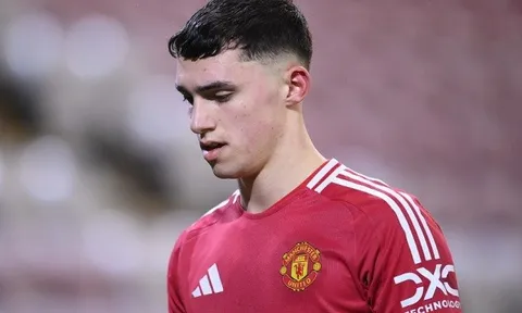 CHÍNH THỨC! Arsenal đón sao trẻ James Scanlon từ Man Utd