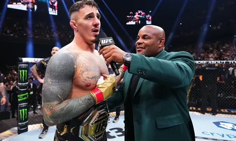 Daniel Cormier thúc giục UFC chốt lịch cho Tom Aspinall: Cậu ấy là võ sĩ hạng nặng xuất sắc nhất thế giới