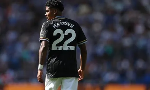 Aston Villa trả lời MU vụ Ian Maatsen