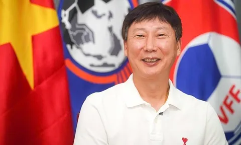 HLV Kim Sang-sik làm mới tuyển VN bằng dàn Việt kiều