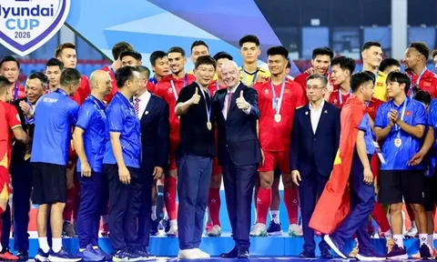 HLV Kim Sang-sik và sức ép phải lột xác tuyển Việt Nam