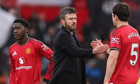 Carrick bị chỉ trích vì quyết định điên rồ ở Man Utd