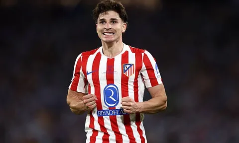 Có Jesus, Barca vẫn chưa từ bỏ Julian Alvarez