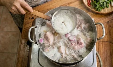 Khi nào nên vớt bọt trong nồi luộc thịt, khi nào không cần?