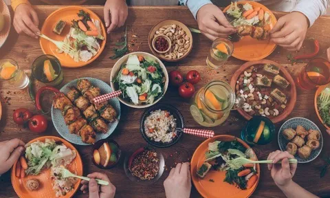 Chuyên gia ung bướu chỉ “thủ phạm” khiến ung thư khởi phát ở người trẻ và cách phòng ngừa hiệu quả