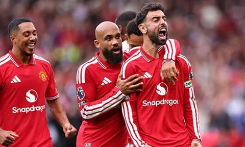 Bruno góp dấu giày 4/5 bàn thắng, MU vùi dập Ipswich Town 5-2