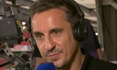 Neville tin Konsa là bệ phóng để Arsenal vô địch