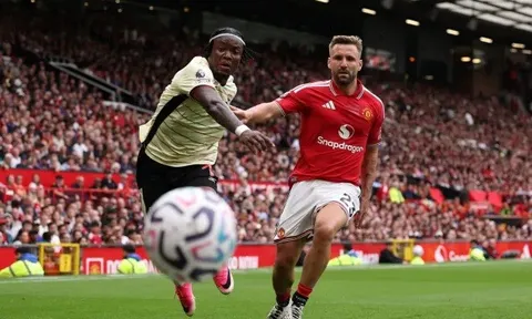 Rio Ferdinand khuyên MU chưa nên loại bỏ Luke Shaw