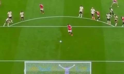 Fan MU gọi Tielemans là thiên tài ở pha penalty của Bruno