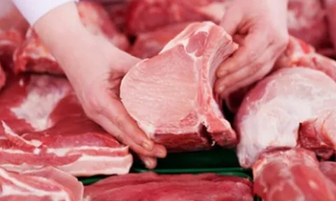 Ra chợ không biết làm sao chọn thịt lợn tươi ngon, chuyên gia chỉ 3 cách phân biệt để bảo vệ sức khỏe cả gia đình