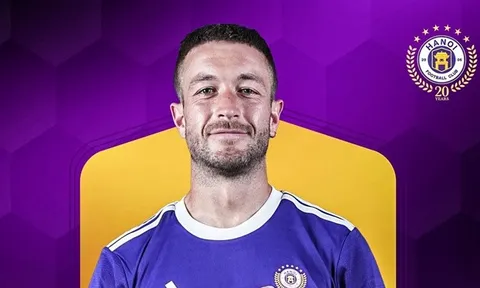 CLB Hà Nội ra mắt cựu sao World Cup Adam Taggart