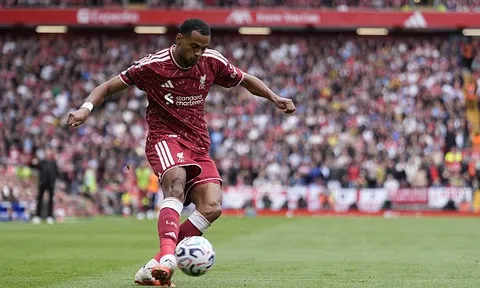CĐV bức xúc khi Liverpool không bán Gakpo cho Man City